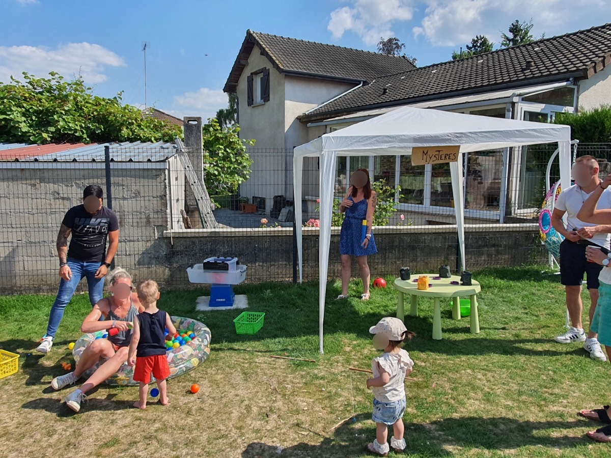 kermessse-microcreche-pinon-soissons-laon-structure-gonflable-jeux-enfants-parents