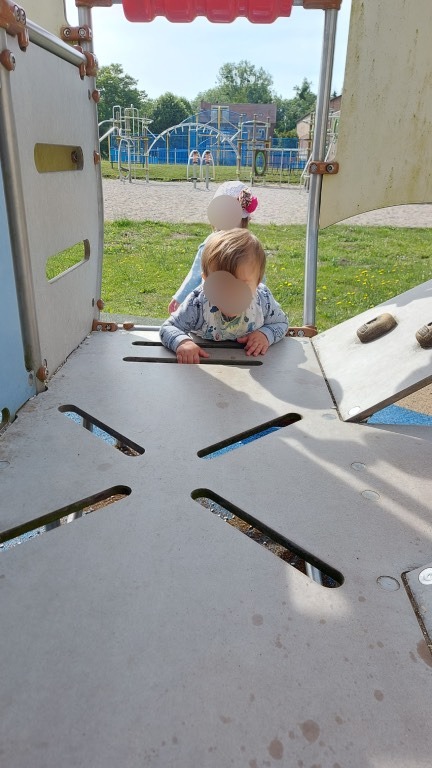 microcreche-pinon-soissons-laon-enfants-extérieur-sortie-parc