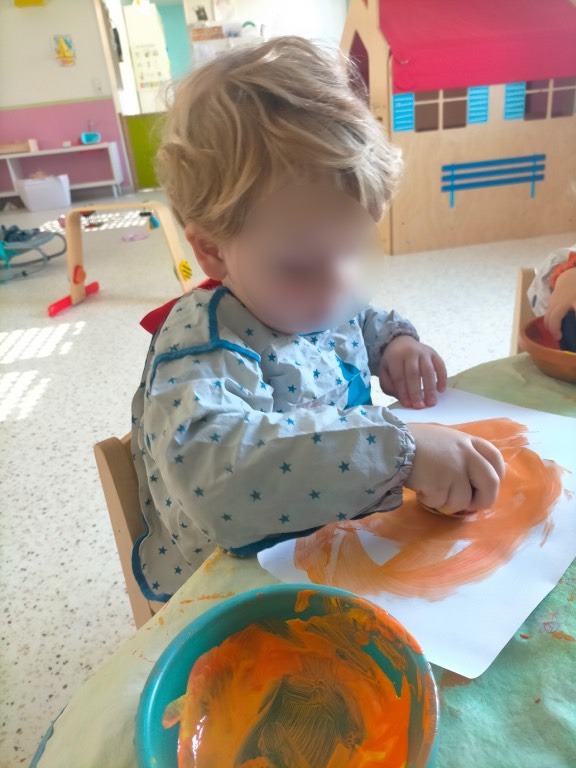 microcreche-pinon-soissons-laon-enfants-peinture