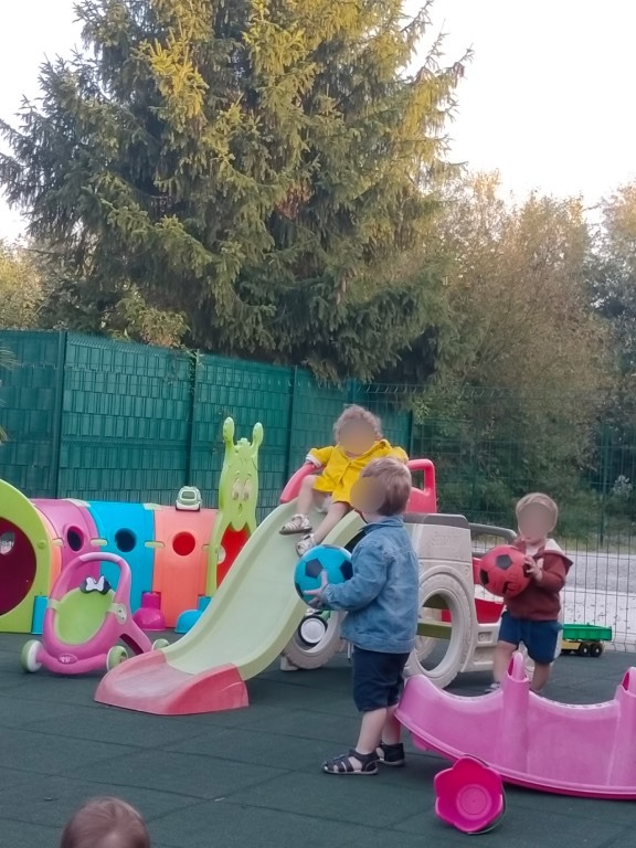 microcreche-pinon-soissons-laon-enfants-extérieur