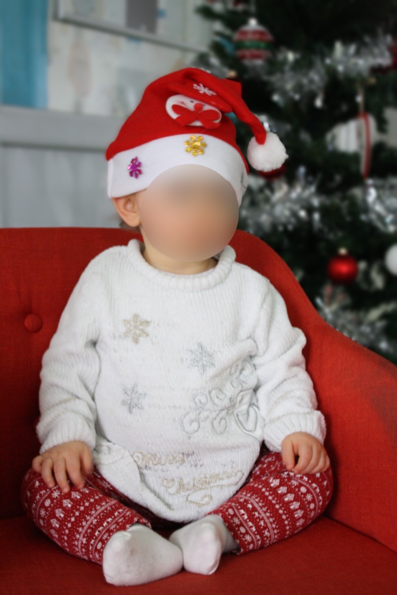 noel-microcreche-enfant-sapin-seance-photo